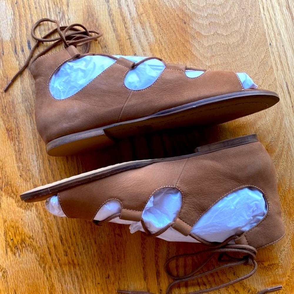 NIB SEYCHELLES Nubuck Tan Gladiator Sandal Flats (7)